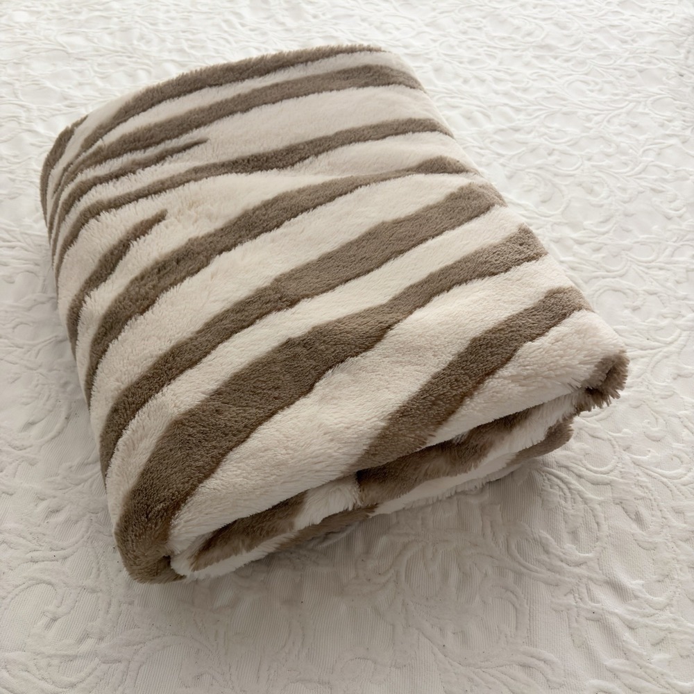 Vtg Pier 1 Imports Neutral Zebra Print Plush Faux Fur Blanket Soft Throw 50x62